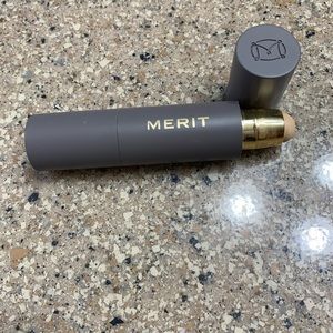 MERIT
The Minimalist Perfecting Complexion
Foundation and Concealer Stick